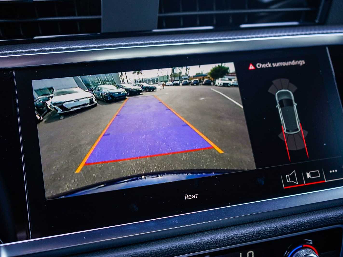 Thumbnail: 2025 Audi Q3 - 23