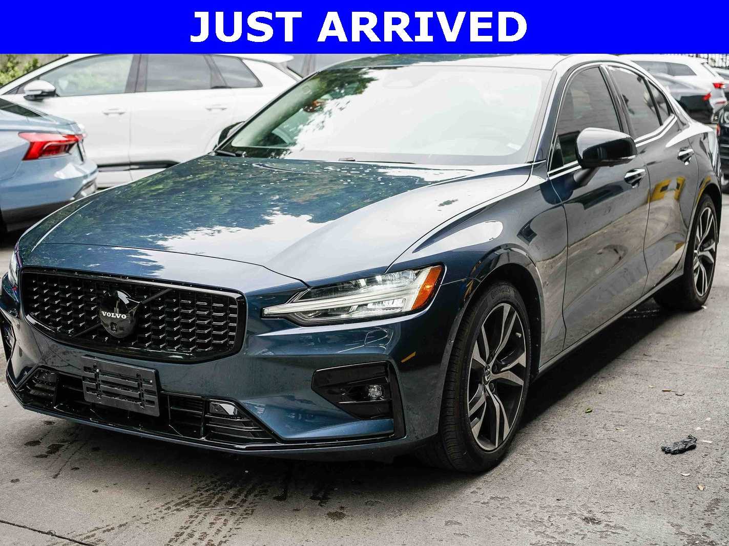 Thumbnail: 2023 Volvo S60 - 1