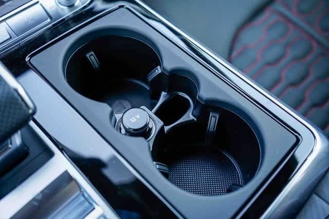 Thumbnail: 2025 Audi RS Q8 - 23