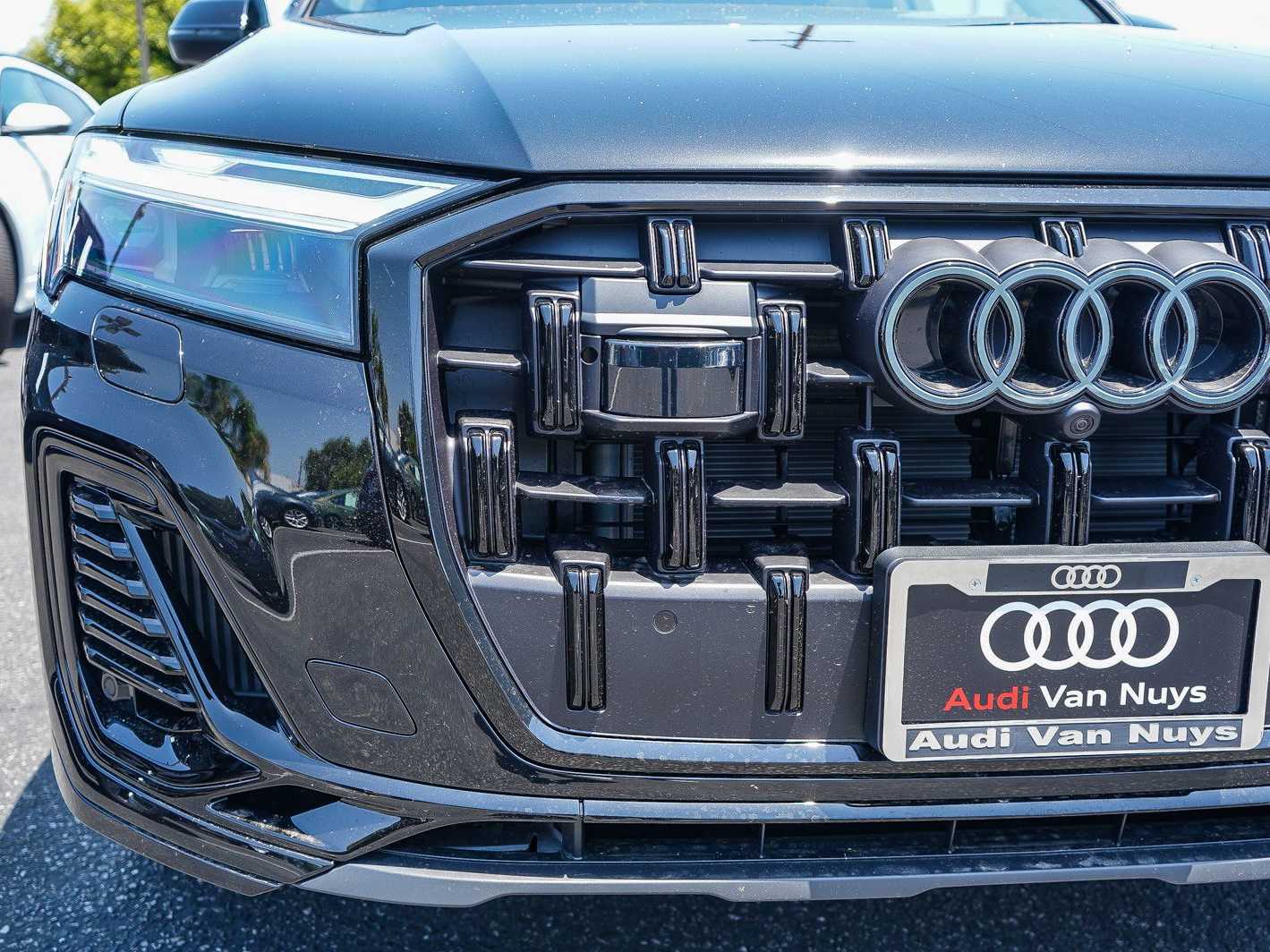 Thumbnail: 2026 Audi Q7 - 11