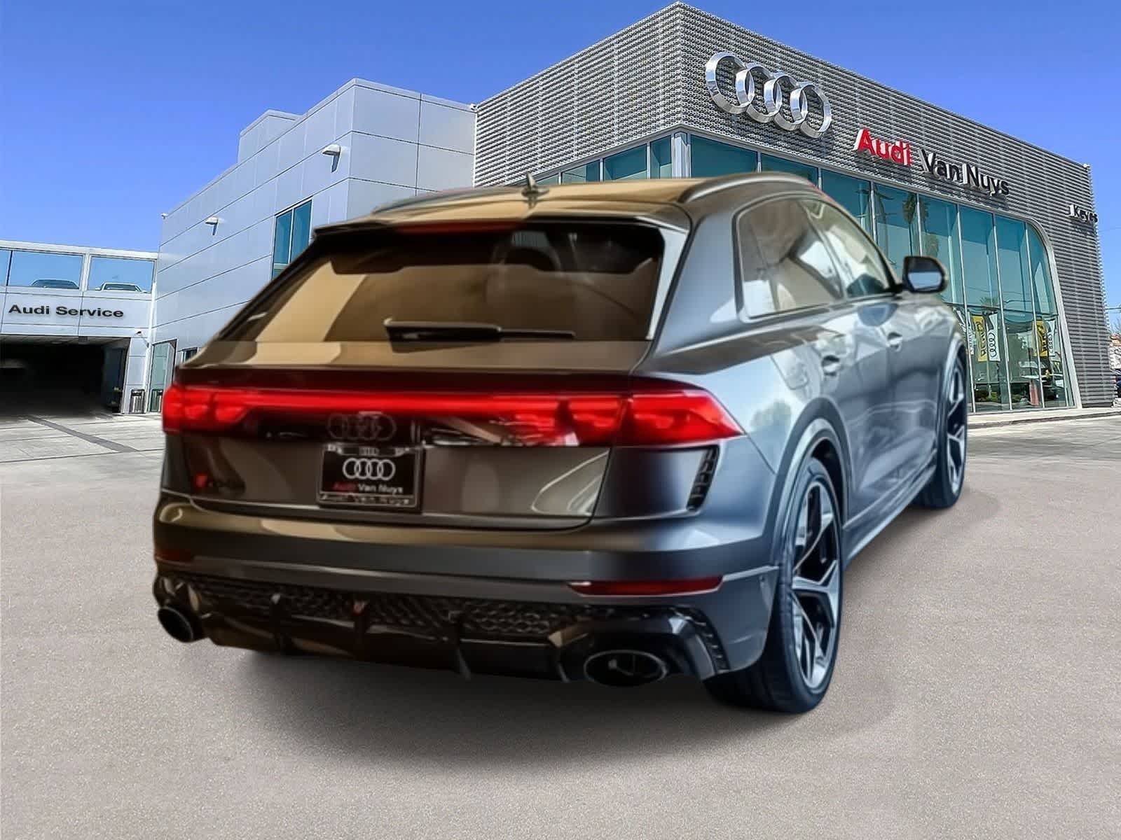 Thumbnail: 2026 Audi RS Q8 - 4