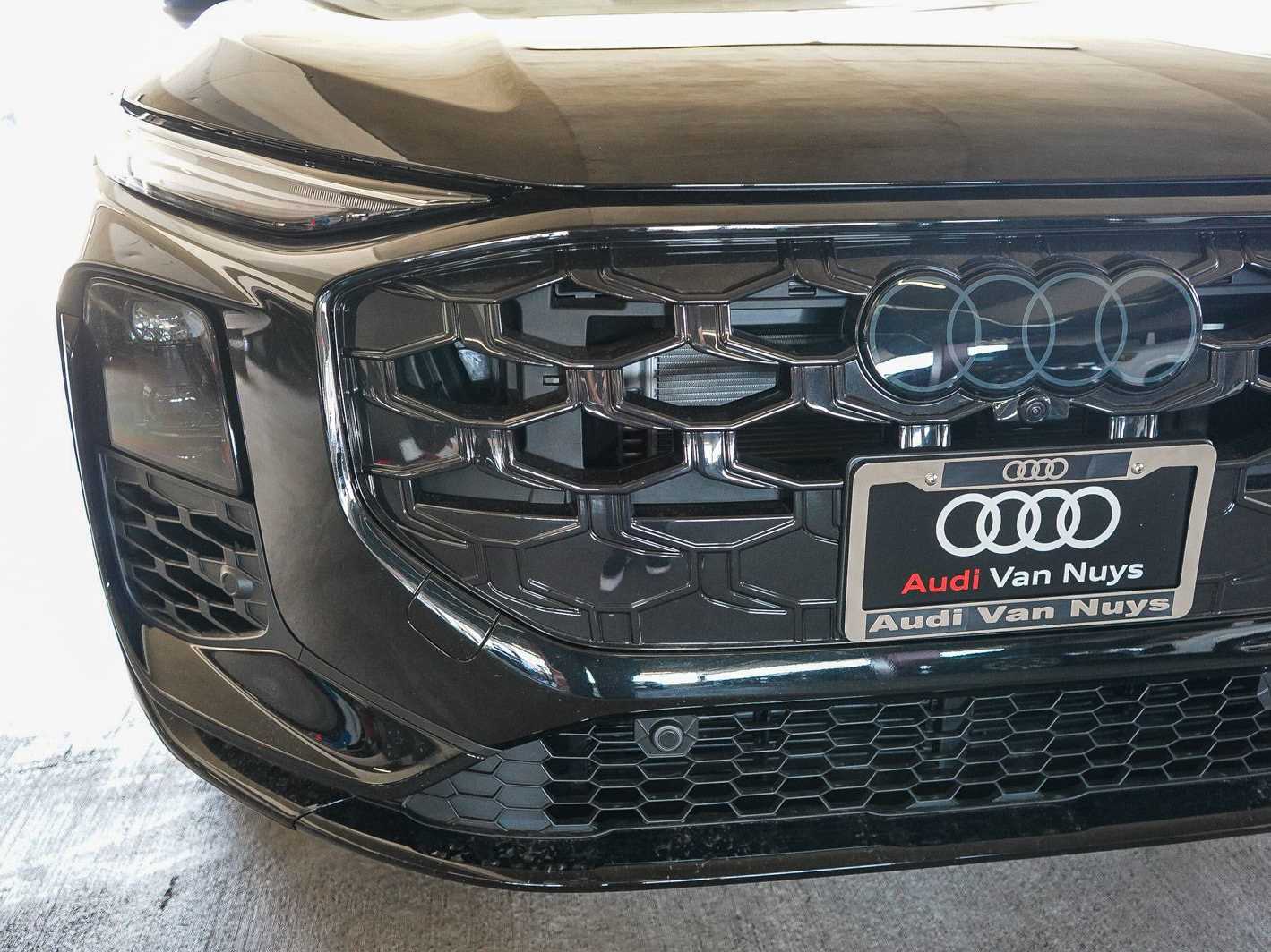 Thumbnail: 2026 Audi Q3 - 11