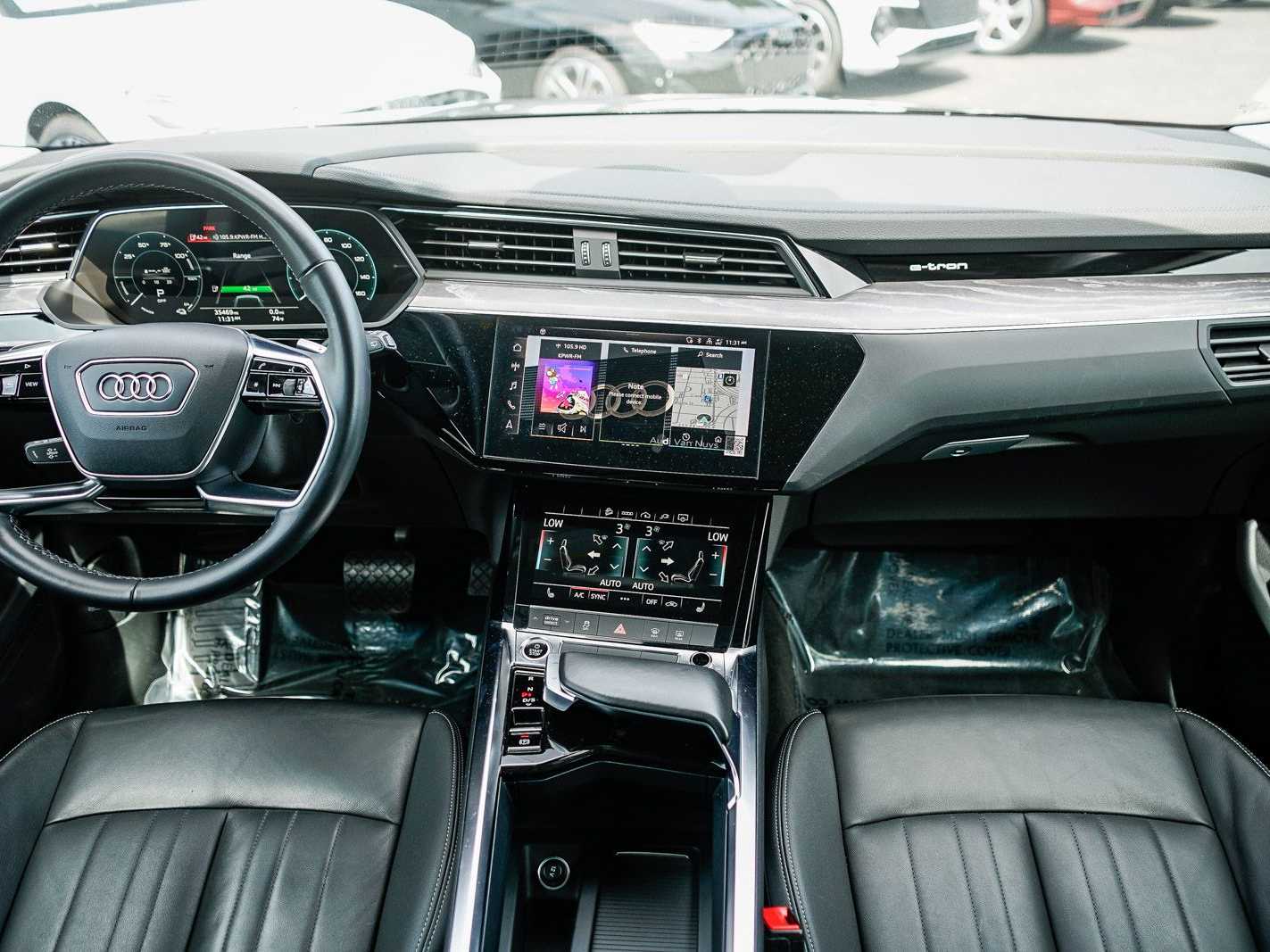 Thumbnail: 2023 Audi e-tron - 12