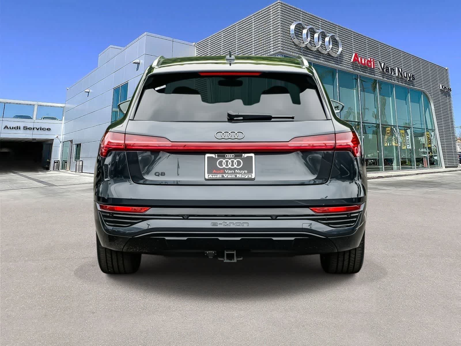 Thumbnail: 2024 Audi Q8 e-tron - 3