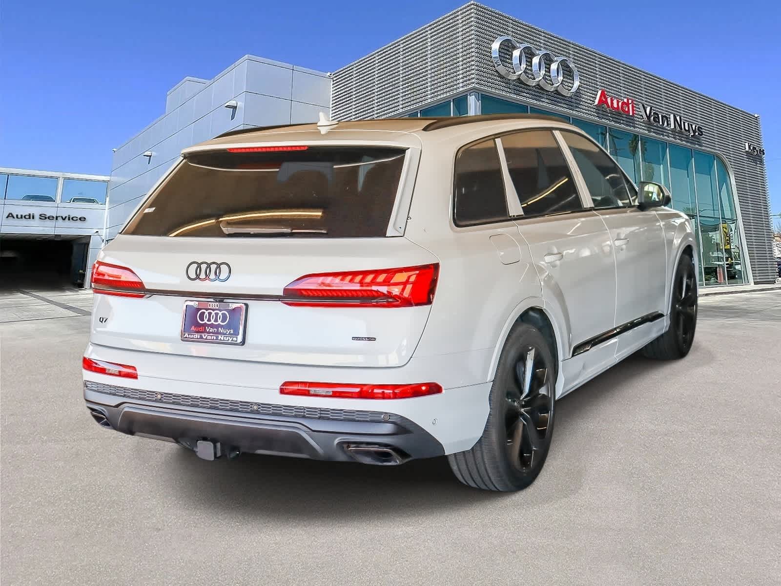 Thumbnail: 2026 Audi Q7 - 4