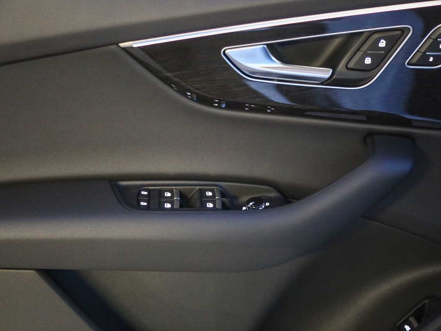 Thumbnail: 2026 Audi Q7 - 19