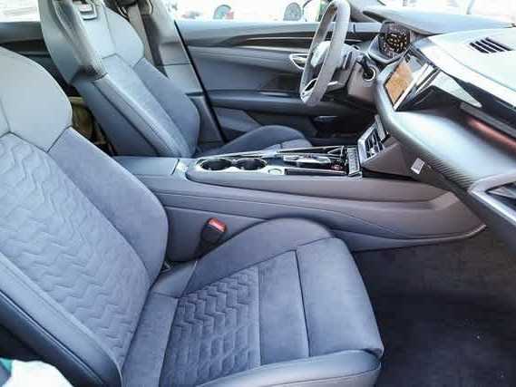 Thumbnail: 2026 Audi e-tron GT - 17