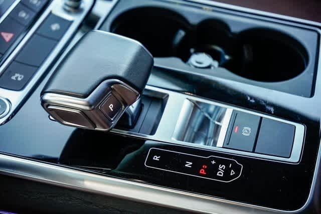 Thumbnail: 2022 Audi Q8 - 21