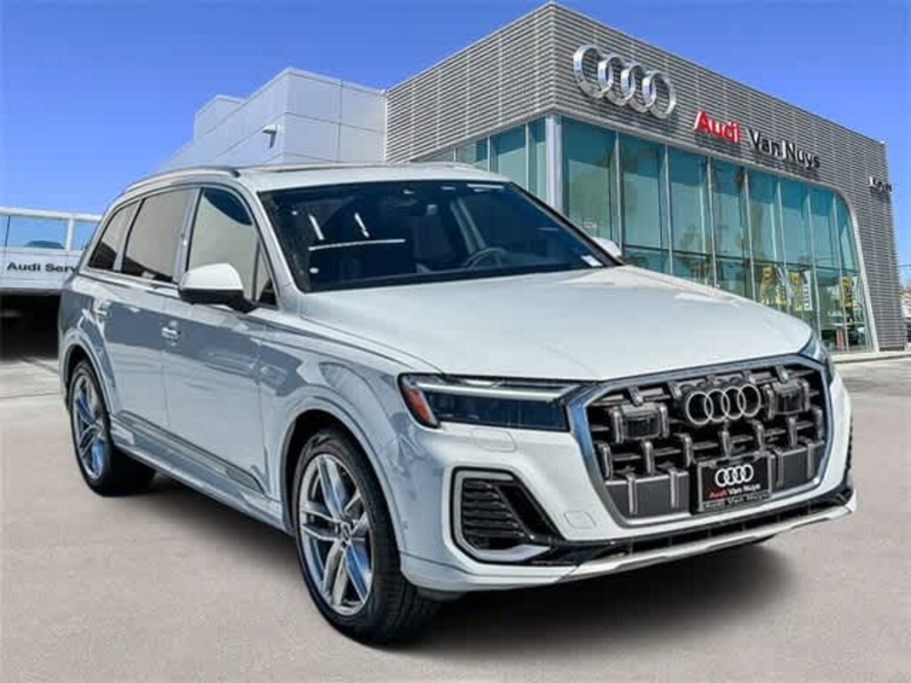 New 2025 Audi Q7 55 Premium Plus SUV