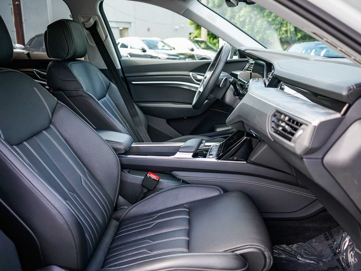 Thumbnail: 2024 Audi Q8 e-tron - 16