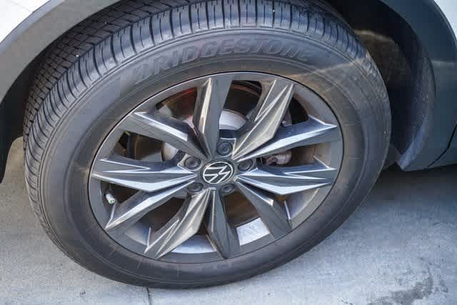 Thumbnail: 2022 Volkswagen Tiguan - 10