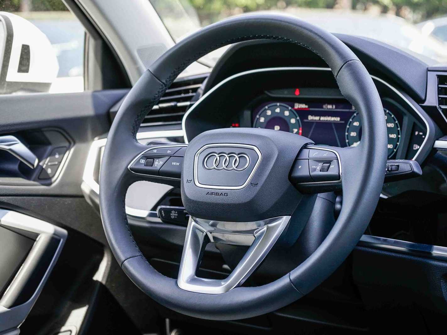 Thumbnail: 2025 Audi Q3 - 15