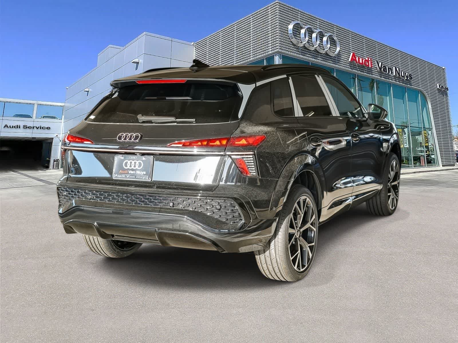 Thumbnail: 2026 Audi Q3 - 4