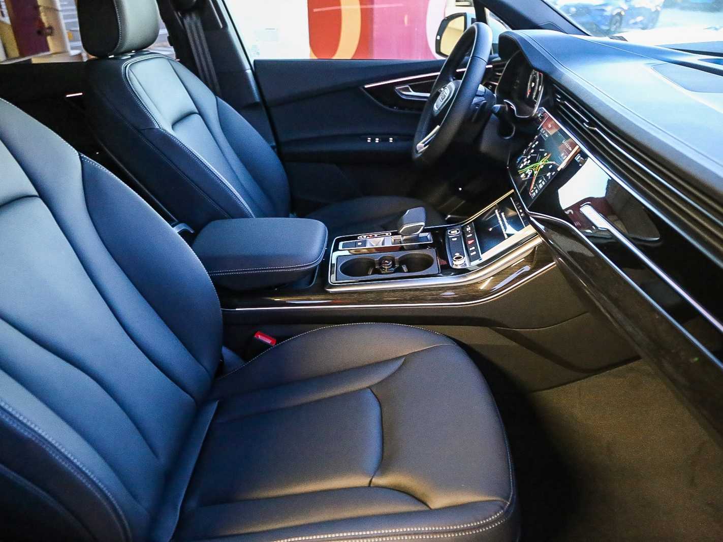 Thumbnail: 2026 Audi Q7 - 15