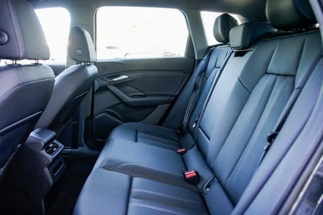 Thumbnail: 2025 Audi Q6 e-tron - 18