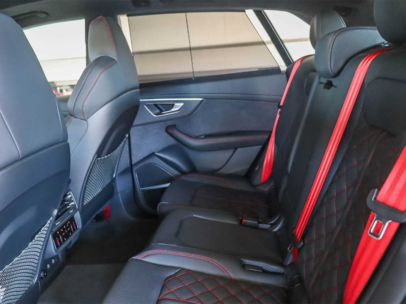 Thumbnail: 2026 Audi SQ8 - 18