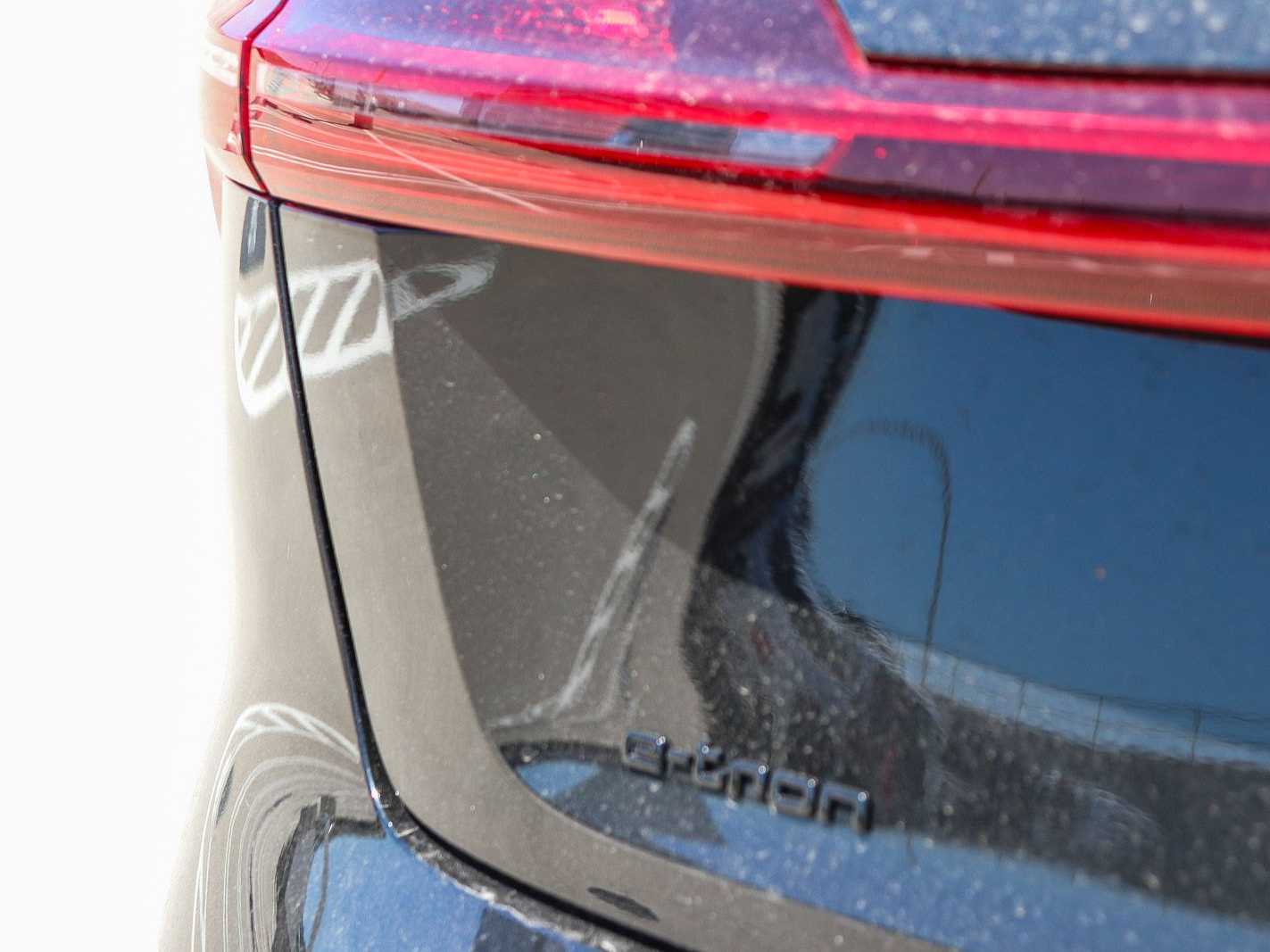 Thumbnail: 2023 Audi e-tron - 10