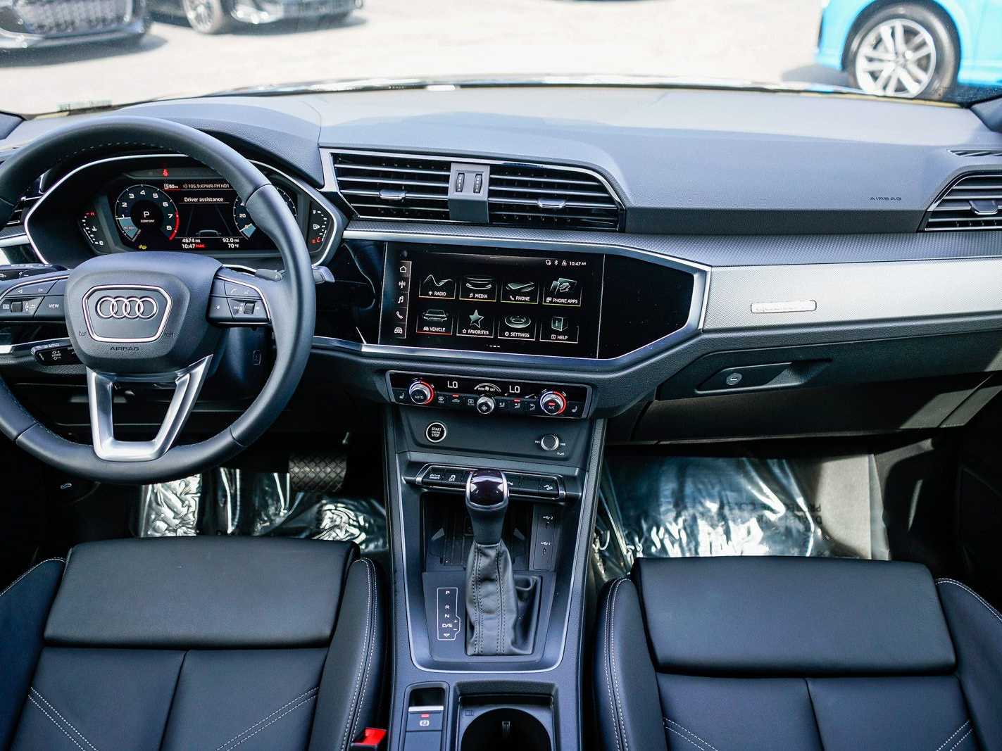 Thumbnail: 2025 Audi Q3 - 12