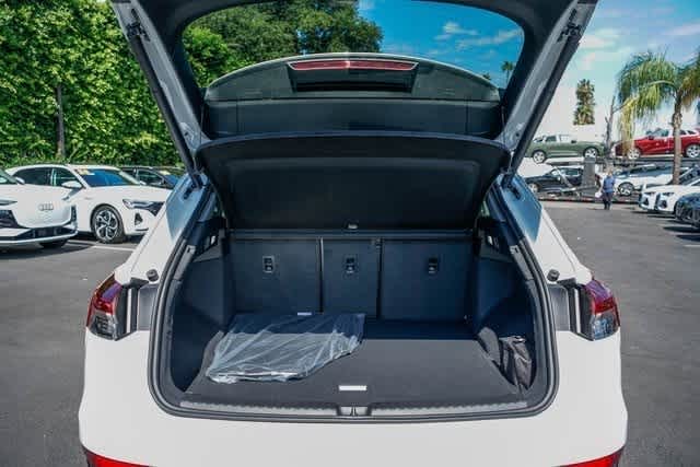 Thumbnail: 2026 Audi Q4 e-tron - 27