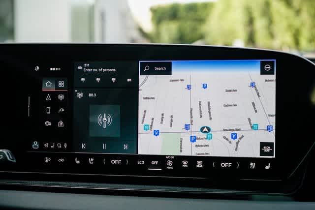 Thumbnail: 2025 Audi Q6 e-tron - 14