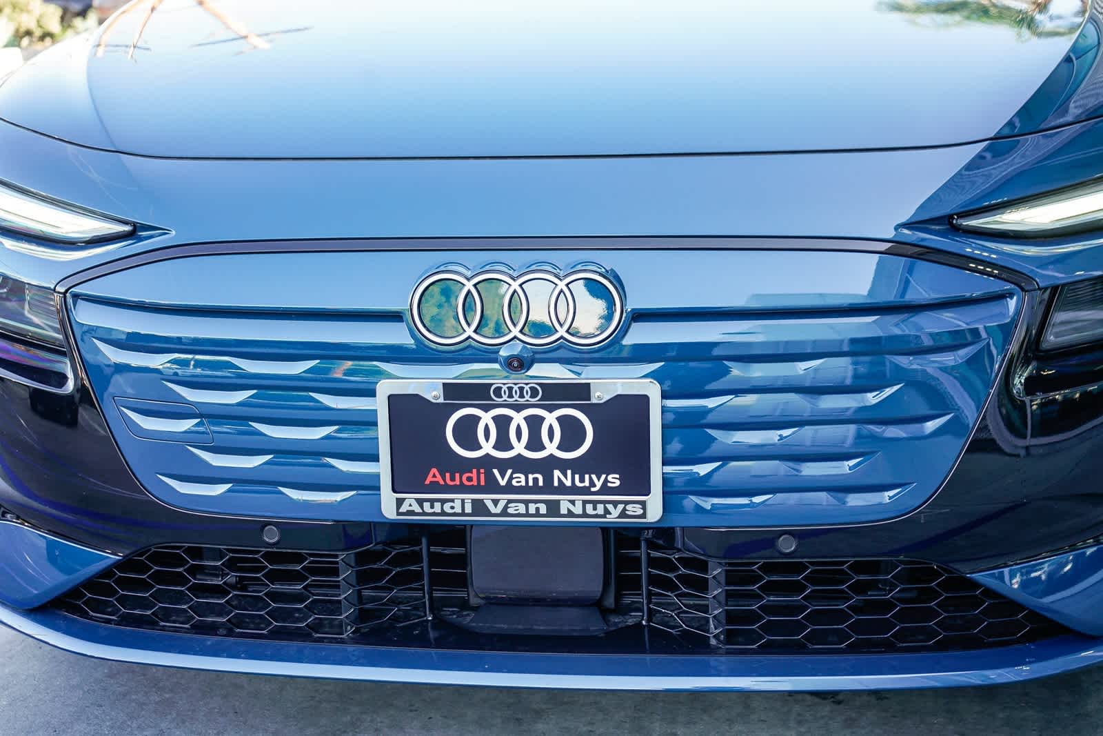 Thumbnail: 2025 Audi e-tron S - 8