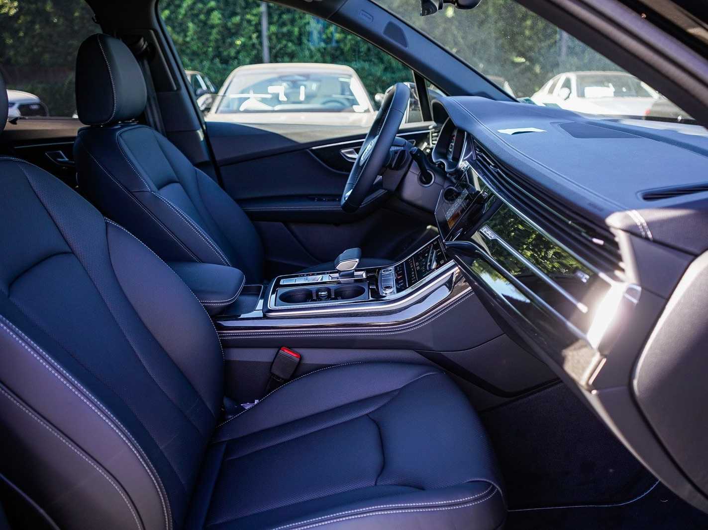 Thumbnail: 2026 Audi Q7 - 16