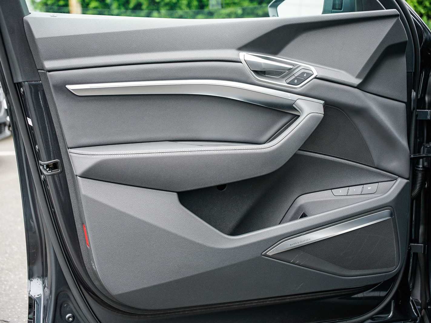 Thumbnail: 2024 Audi Q8 e-tron - 19