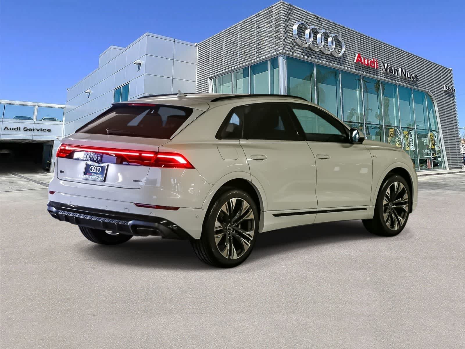 Thumbnail: 2026 Audi Q8 - 4