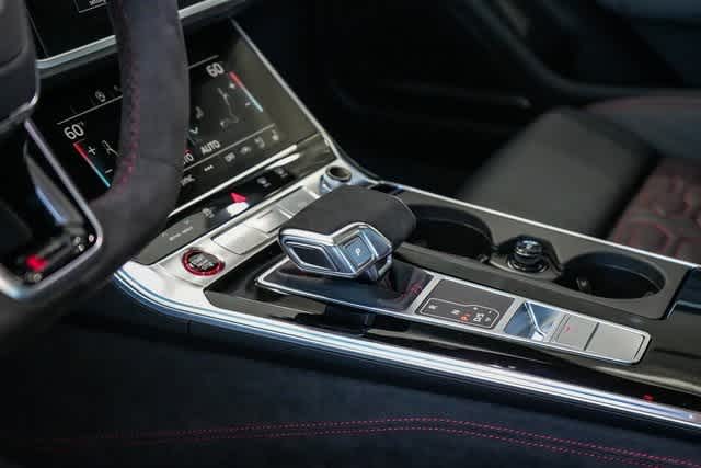 Thumbnail: 2025 Audi RS 6 - 32