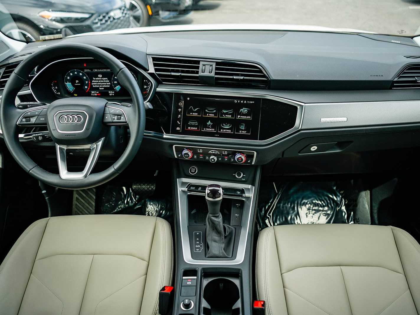 Thumbnail: 2025 Audi Q3 - 12