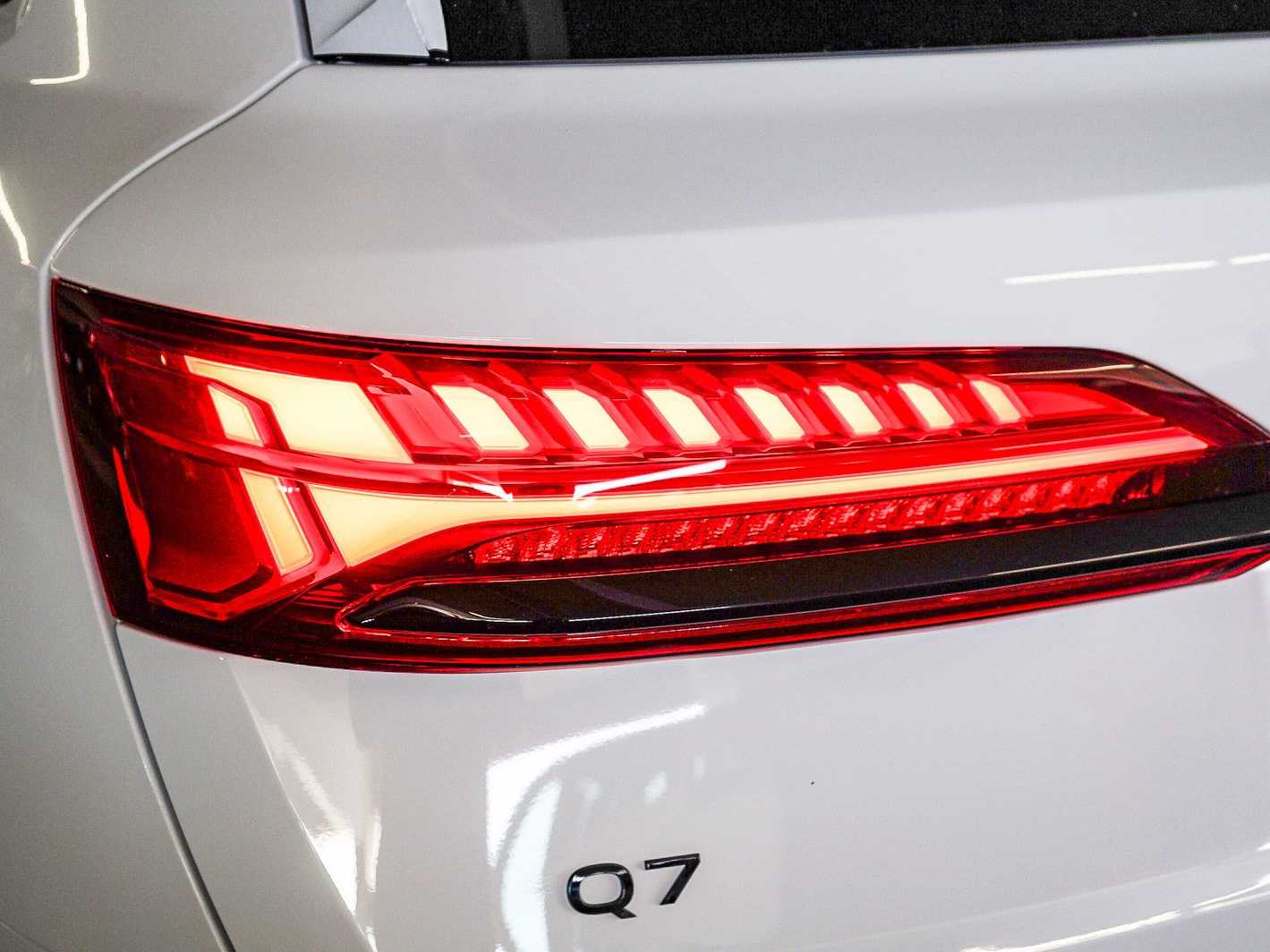 Thumbnail: 2026 Audi Q7 - 7