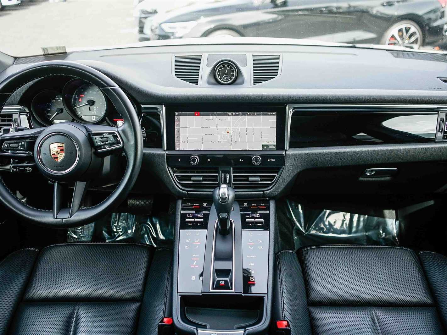 Thumbnail: 2023 Porsche Macan - 12