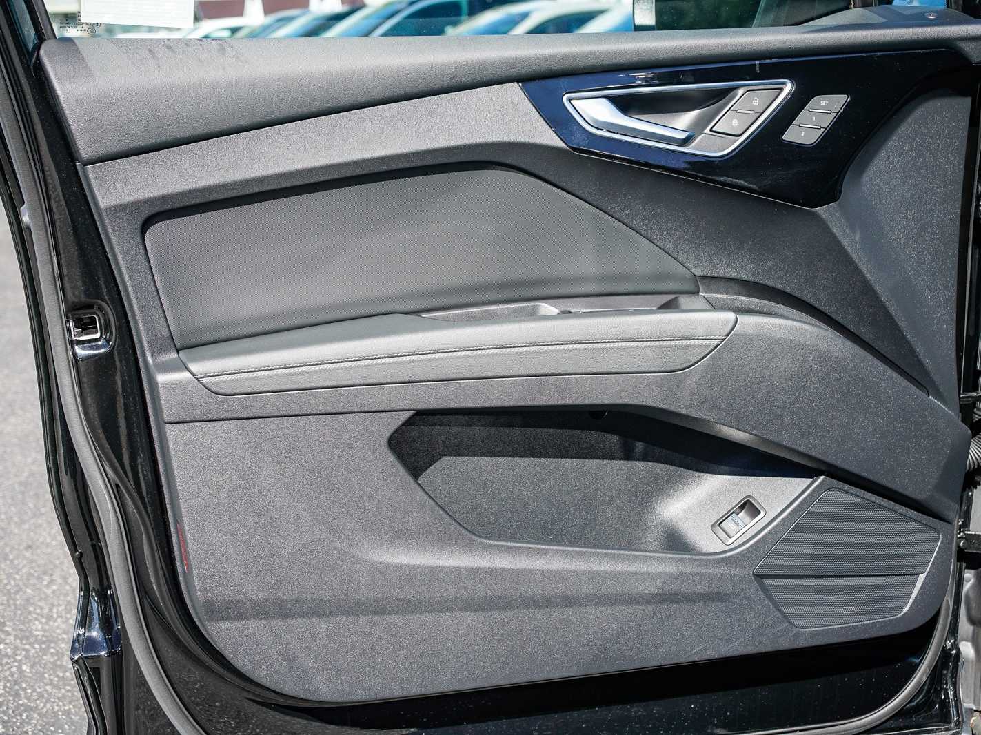 Thumbnail: 2023 Audi Q4 e-tron - 19