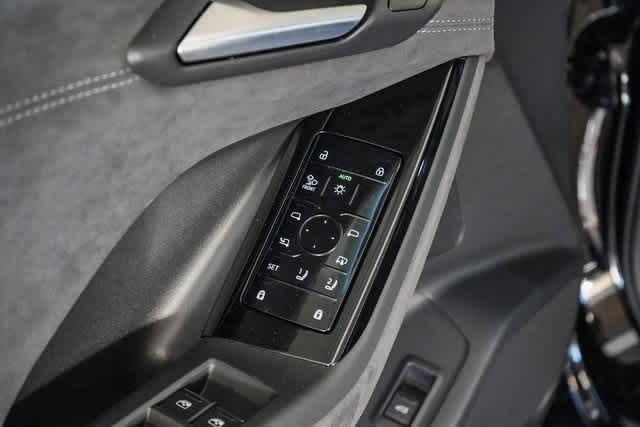 Thumbnail: 2025 Audi SQ6 e-tron - 31