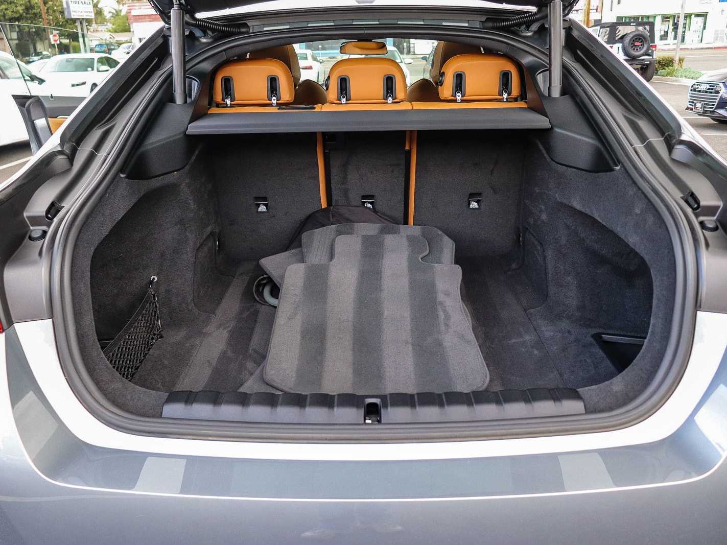 Thumbnail: 2024 BMW i4 - 27