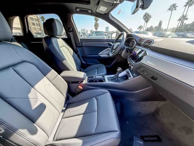 Thumbnail: 2025 Audi Q3 - 17