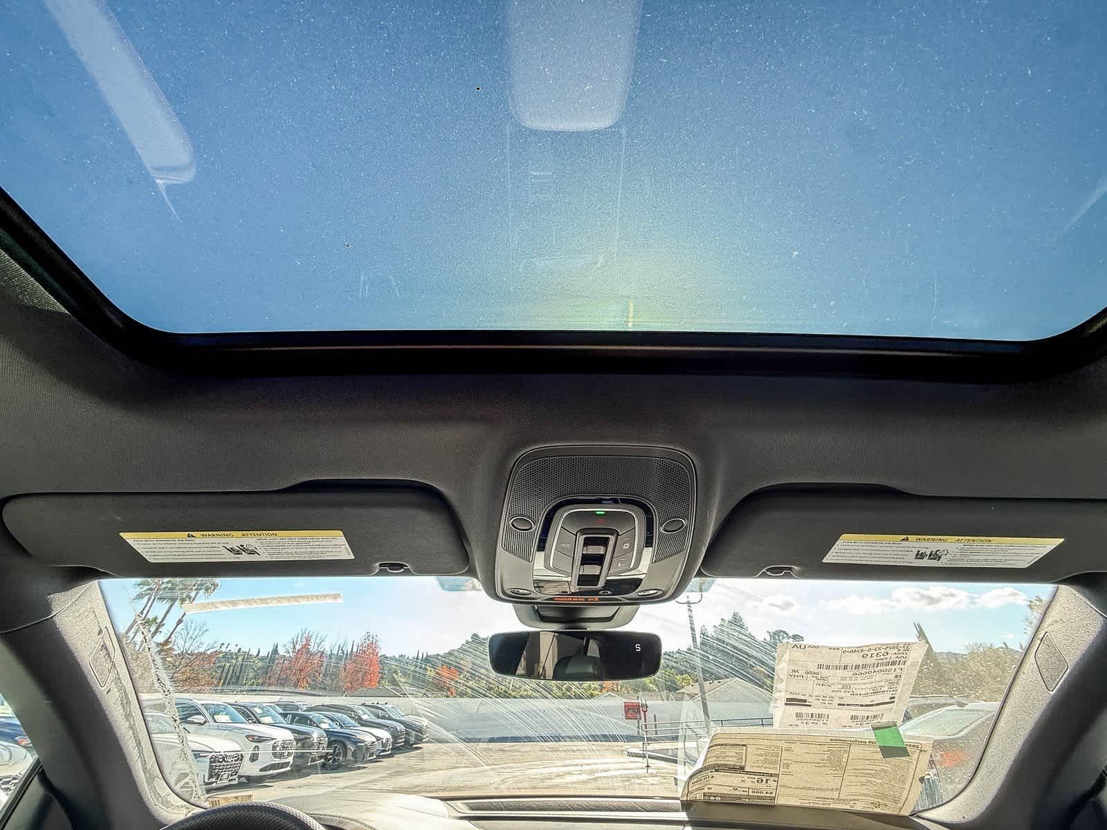 Thumbnail: 2025 Audi RS Q8 - 16