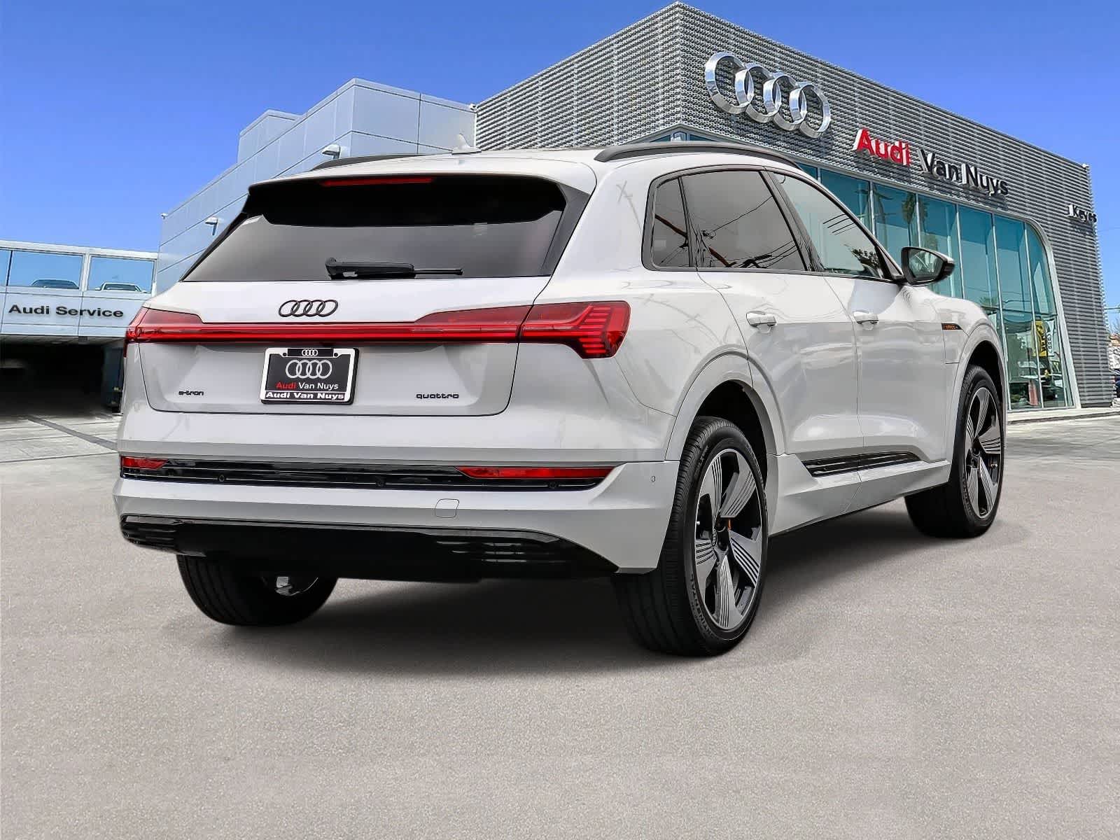Thumbnail: 2023 Audi e-tron - 4