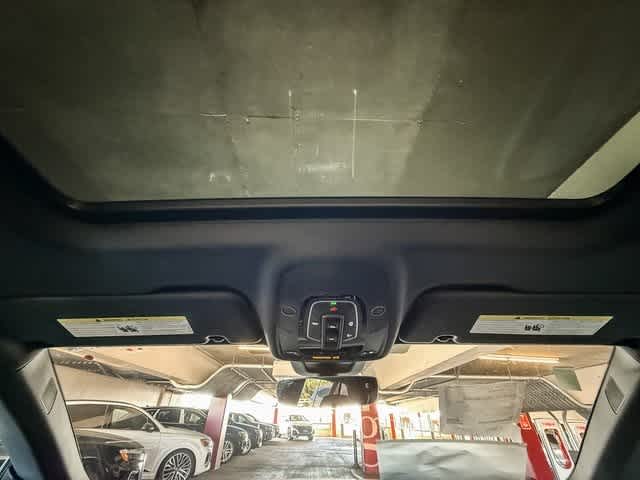 Thumbnail: 2026 Audi SQ8 - 16