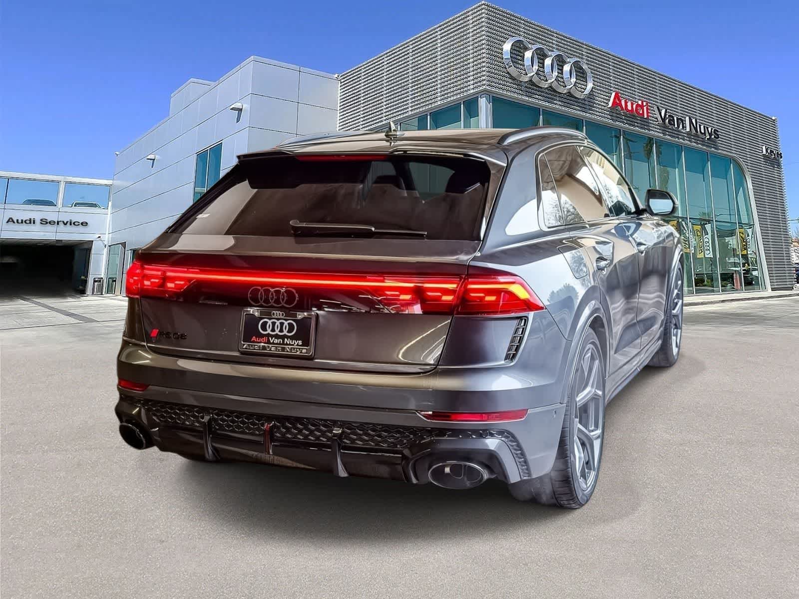 Thumbnail: 2026 Audi RS Q8 - 4