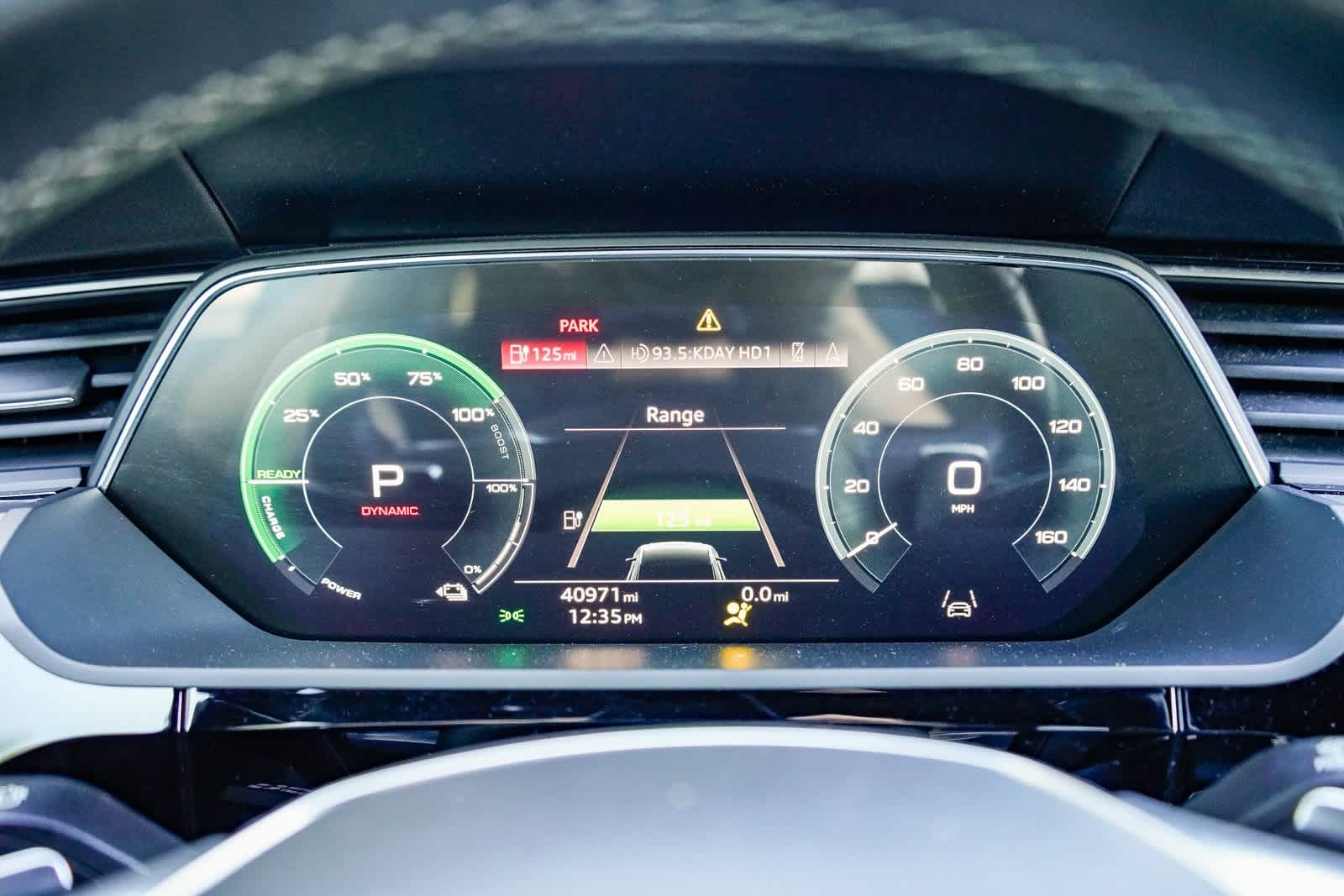 Thumbnail: 2022 Audi e-tron - 25