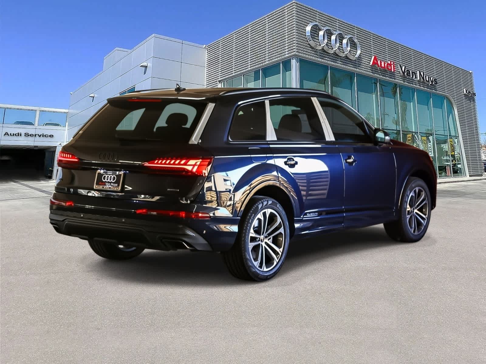 Thumbnail: 2026 Audi Q7 - 4