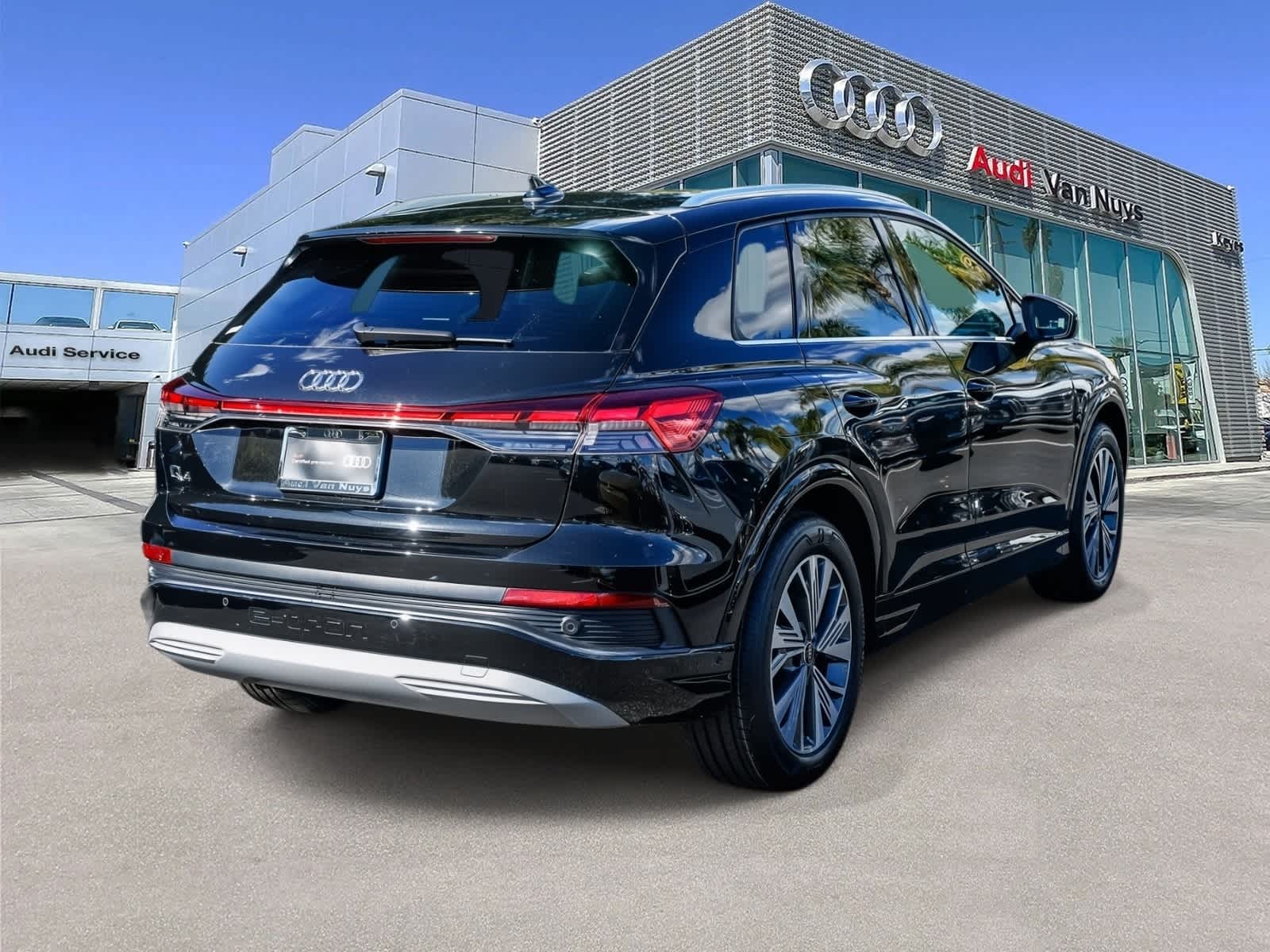 Thumbnail: 2023 Audi Q4 e-tron - 4
