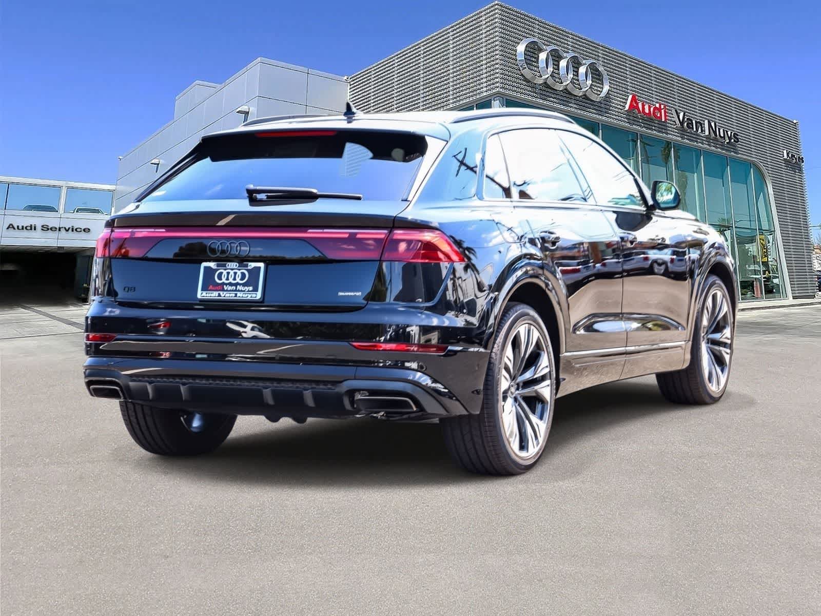 Thumbnail: 2026 Audi Q8 - 4