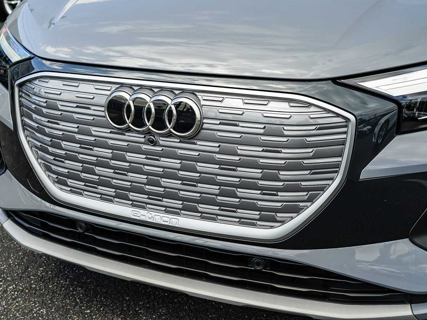 Thumbnail: 2022 Audi Q4 e-tron - 8
