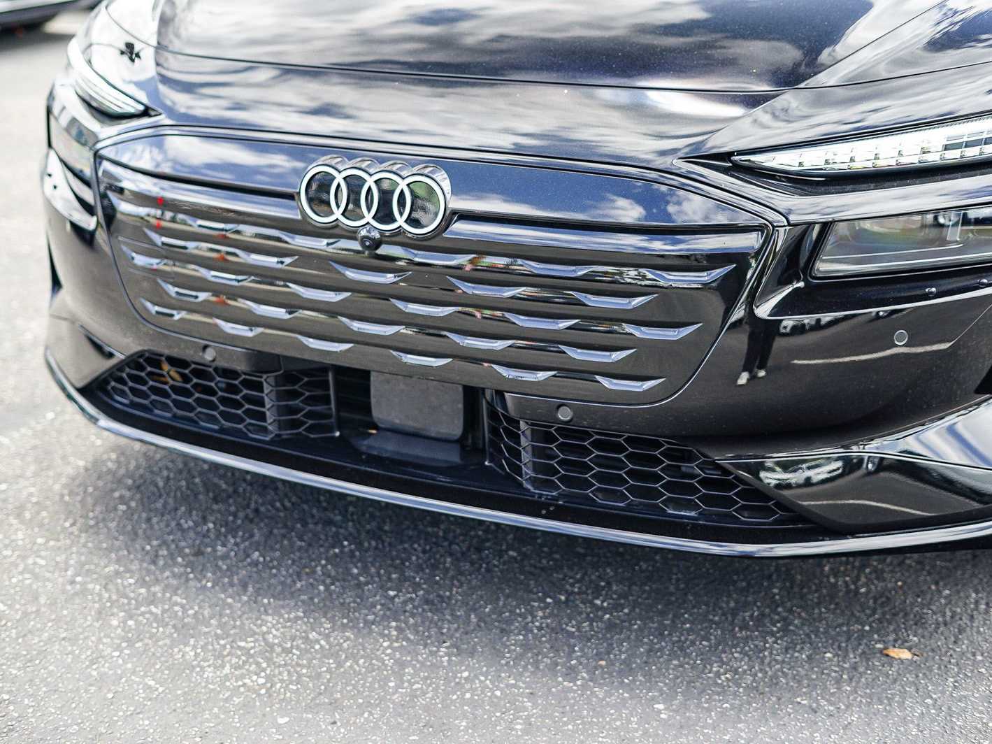 Thumbnail: 2025 Audi e-tron - 8