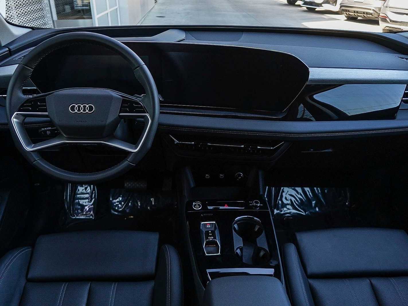 Thumbnail: 2025 Audi Q6 e-tron - 12