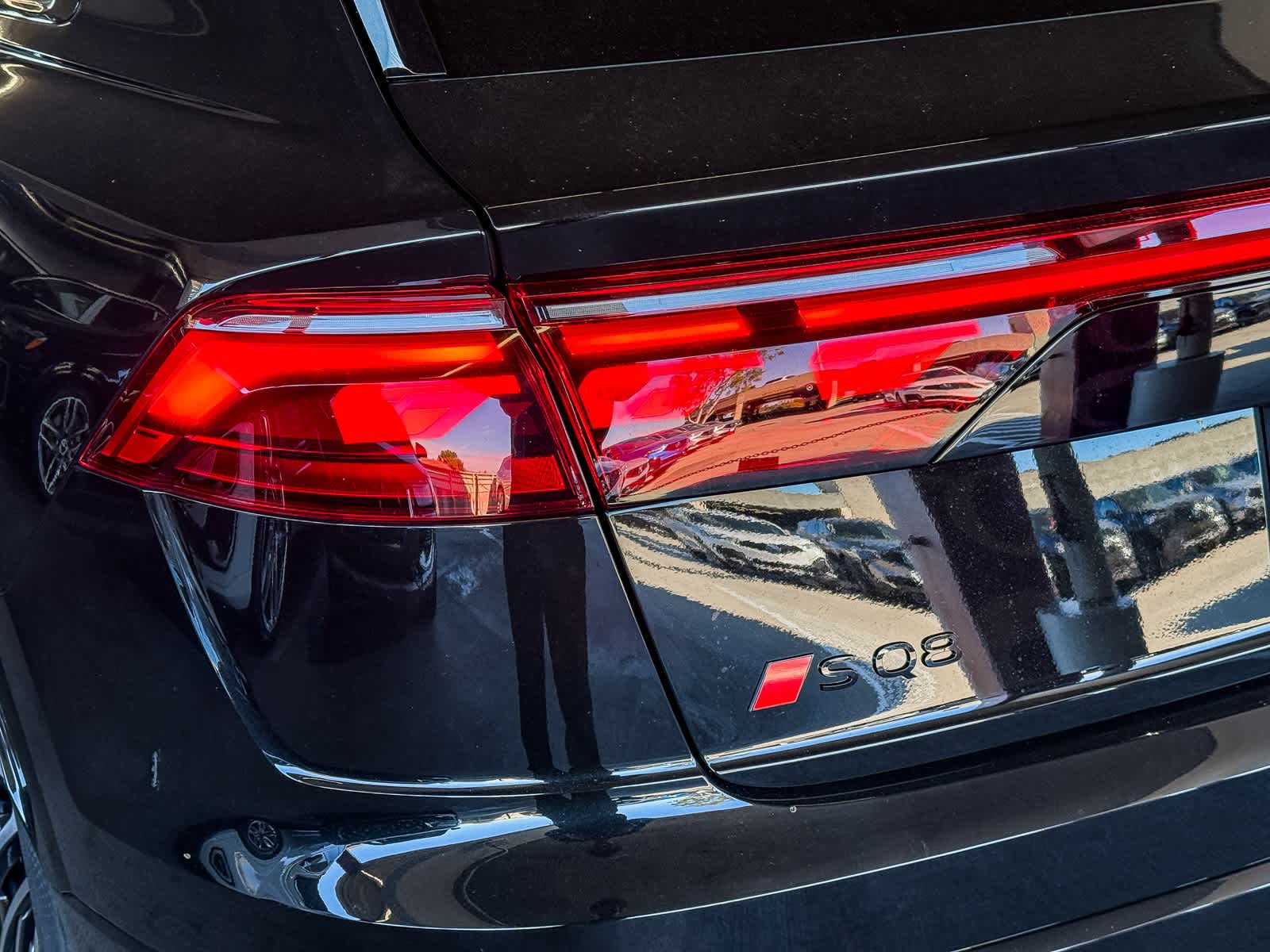 Thumbnail: 2026 Audi SQ8 - 7