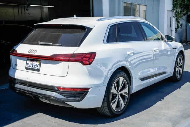 Thumbnail: 2024 Audi Q8 e-tron - 4