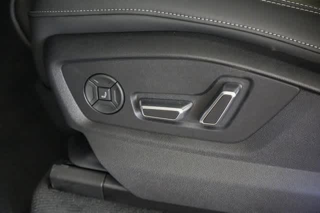 Thumbnail: 2025 Audi SQ7 - 32